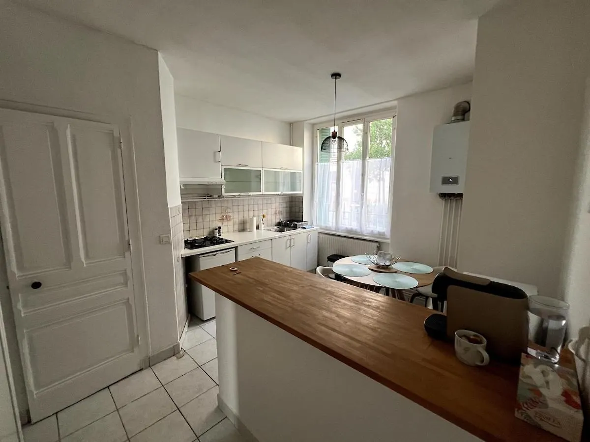 Appartement Paisible Villeurbanne Apartment